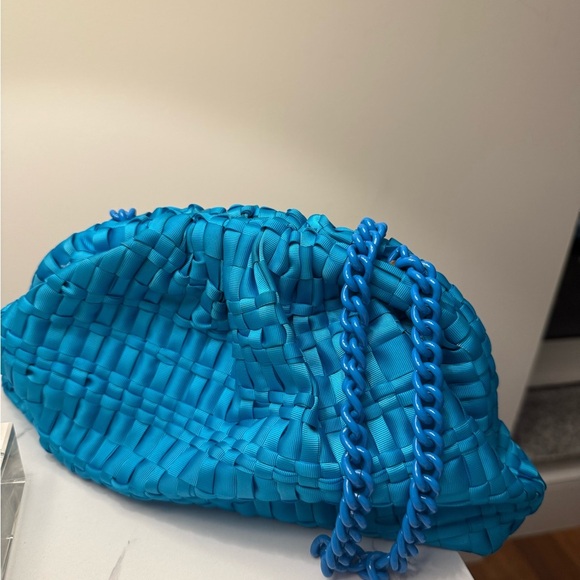 Stylish Blue Shoulder Bag with Modern Appeal - Picture 6 of 6